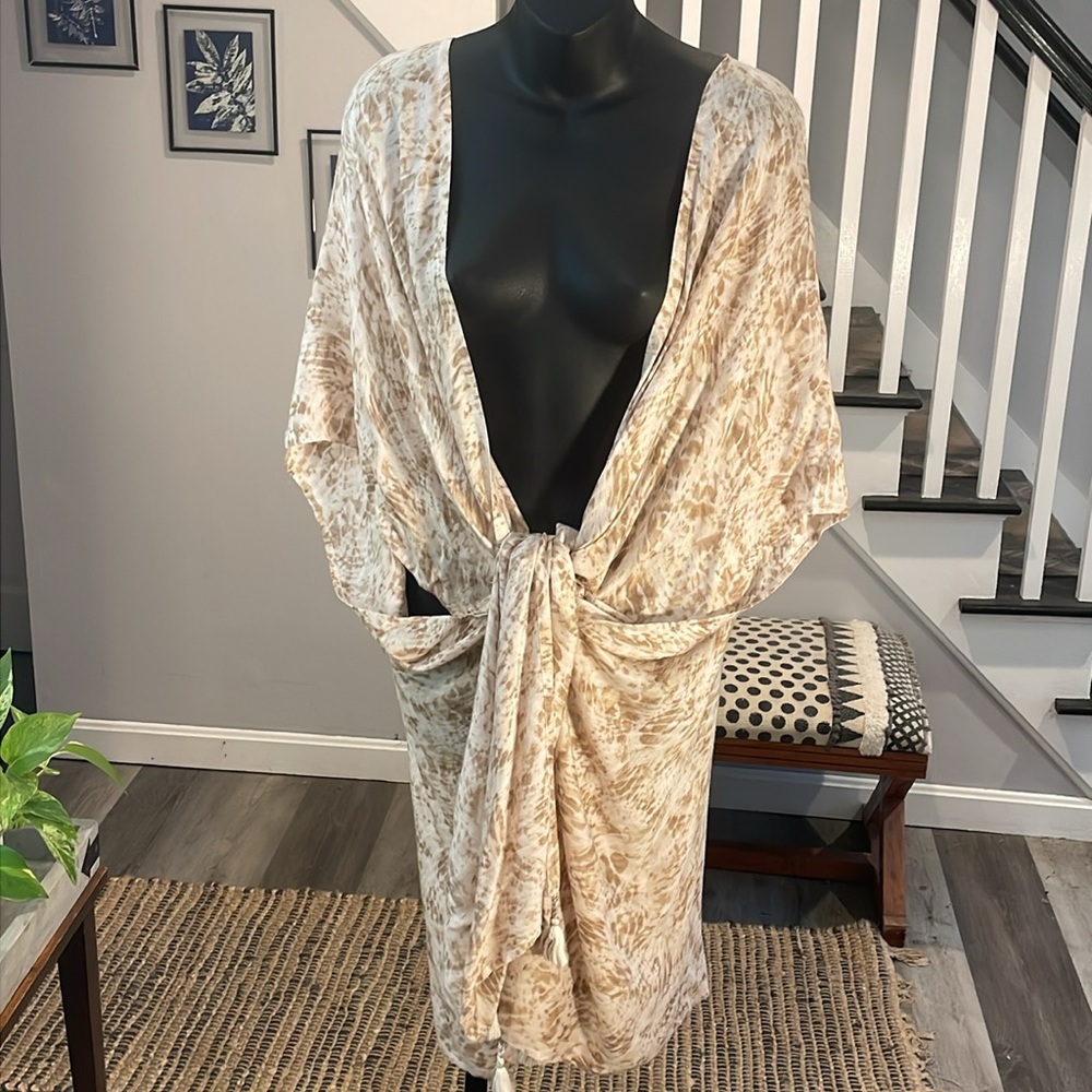 Beige and Cream Patterned Kimono With Tassel Design. Luxuriously Soft!